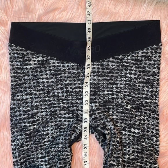 Nike Pro Woman’s Gray & Black Hyper Warm Full Length Training Fleece Leggings - Picture 9 of 9